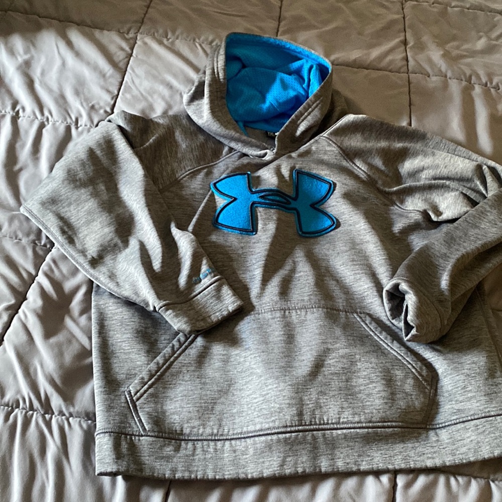 Under Armour youth extra large hoodie.